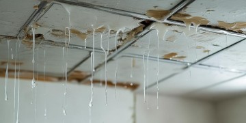 楼面漏水问题该由物业负责吗？